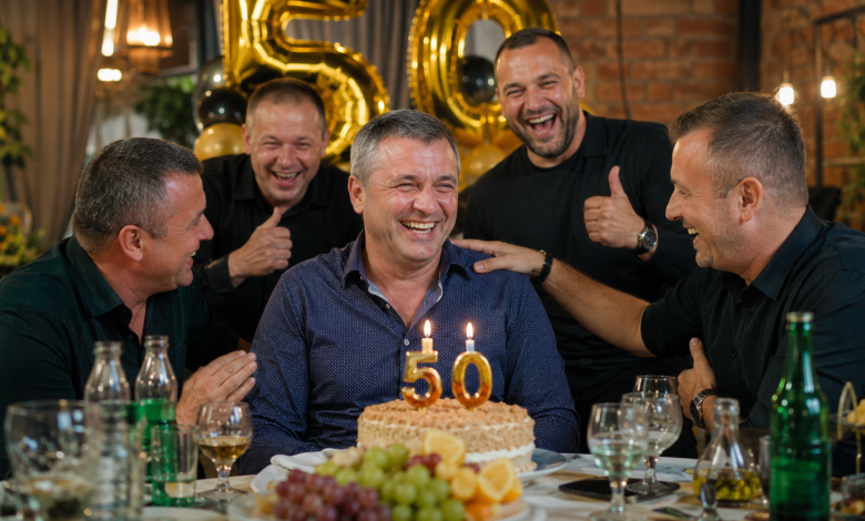 Веселе святкування 50-річчя чоловіка з друзями